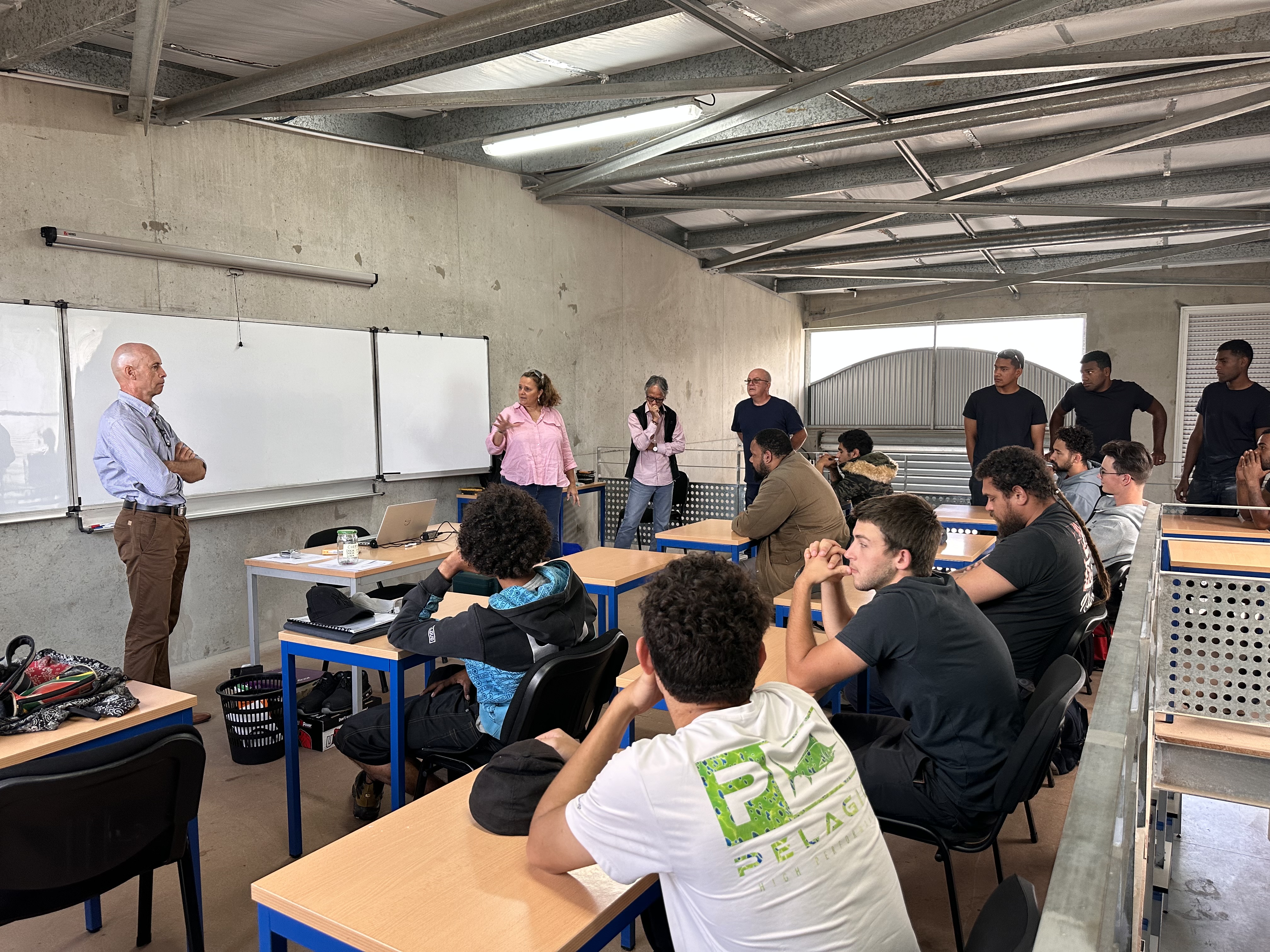 DOCK PANDA salle de cours au dessus de latelier de pratique en lecticit